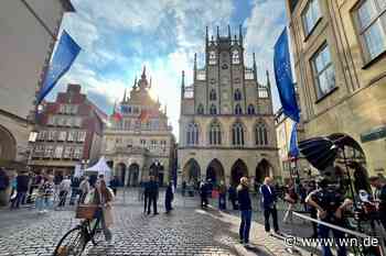 Gläserner Aufzug für das Historische Rathaus ist vom Tisch
