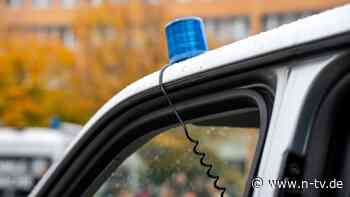 Mutmaßlicher Täter flüchtig: SEK durchsucht nach Schuss Wohnungen in Duisburg