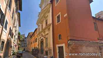 Papa Francesco chiede case per i poveri, ma il Vaticano manda la forza pubblica per sfrattare un'anziana