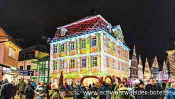 Illuminierter Adventskalender: Das Rathaus in Nagold wird zum Wintermärchen