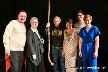 De Bloeyende Wijngaerd speelt ‘De Klokkenluiders’: “Een fantastisch feest verandert in een nachtmerrie”