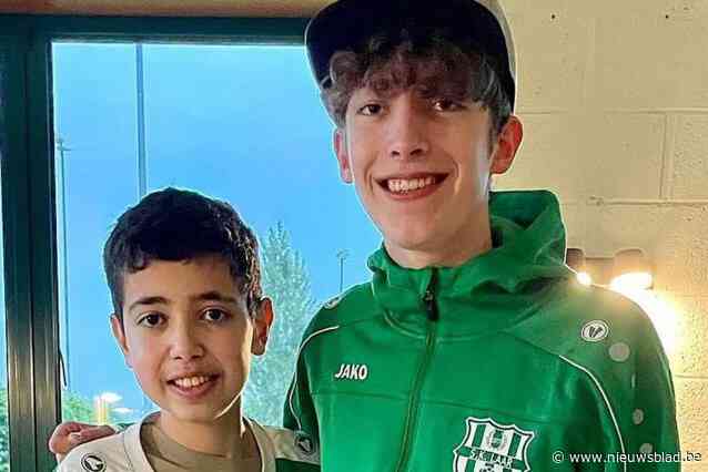 Hij kreeg een simpele verkoudheid, maar even later moest Lars (15) naar het ziekenhuis met spierverlammingen: “De onzekerheid of hij ooit weer zou kunnen stappen was zwaar”