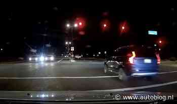Video: Volvo-rijder vergeet in achteruitkijkspiegel te kijken
