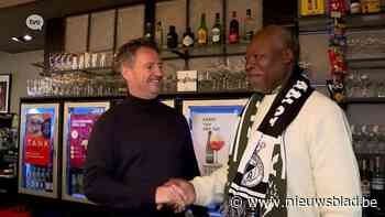 Eendracht Aalst-icoon Moses Chunga bezoekt café van oud-ploegmaat