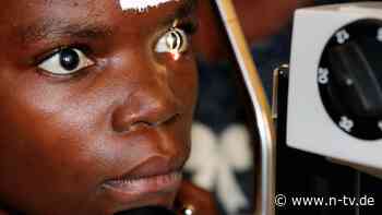 "RTL – Wir helfen Kindern": Wie Dieter Nuhr in Sambia gegen die Blindheit kämpft