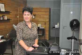 Charlot (35) sluit eind dit jaar kapsalon waar ze haar man ontmoette om met hem naar Oeganda te verhuizen: “Ik voelde al langer dat mijn toekomst buiten België ligt”