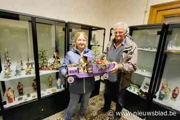 Verzamelaars Marcel en Hermine halen kerstversiering uit de oude doos boven in Schelle: “Onze oudste collectiestukken dateren van rond 1890”