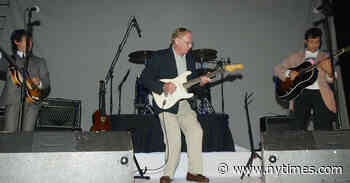 Vic Flick, Guitarist Who Plucked the James Bond Theme, Dies at 87