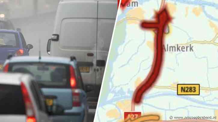 Ellenlange file op de A27 door kapotte lijnbus en ongelukken