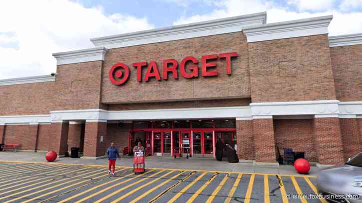 Target shares plunge after lackluster sales ahead of holiday season