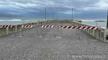 Maltempo a Roma, scatta l'allerta per il forte vento. A Ostia chiuso il Pontile