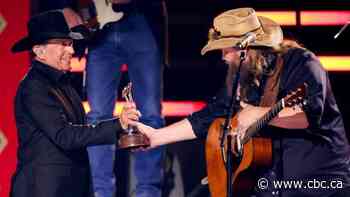 Chris Stapleton, Lainey Wilson, Morgan Wallen big winners as CMAs mix new, established artists
