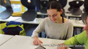 Aktion  in Nagold: Schüler geben   Senioren Nachhilfe    am   Smartphone