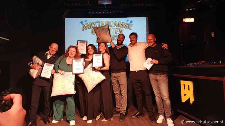 Vriendelijkste rondvaartschipper van het jaar eet stropdas op