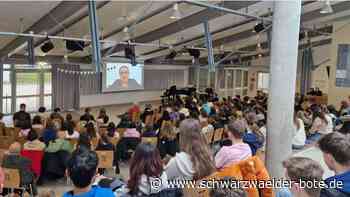 Gedenken in Altensteig: Gymnasiasten halten Erinnerung wach