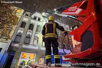 Feuerwehrmann bei Wohnhausbrand leicht verletzt