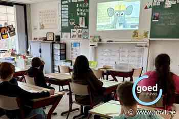 Juffen kruipen in rol van 'Masked Reader' in 't Molenholleke