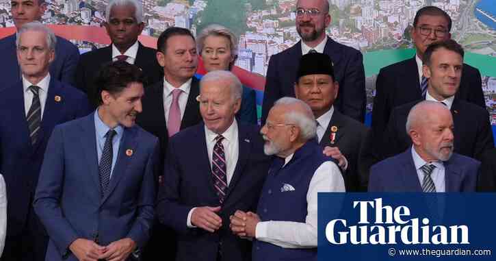Take two: Biden makes it into G20 leaders’ photo after missing first one