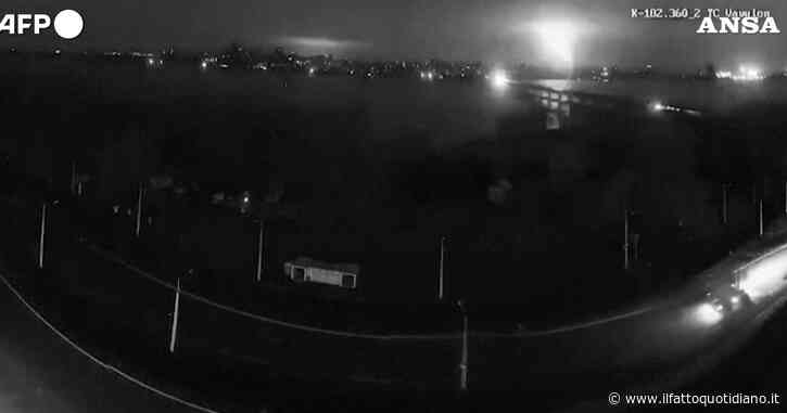 Il video dell’attacco russo col nuovo missile a medio raggio sulla città ucraina di Dnipro