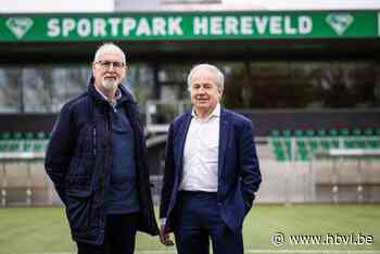 Op z’n 81ste wordt Jos voorzitter van voetbalclub: “Vorige week was ik nog op zakenreis naar Hongkong”