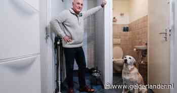 René had een nep-rioolontstopper over de vloer en deed toen iets slims: ‘Als de wc overstroomt, ben je kwetsbaar voor oplichters’