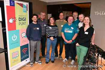 Vrijwillige digihelpers in de bloemetjes gezet: “Zij bouwen mee aan een digitaal inclusieve samenleving”