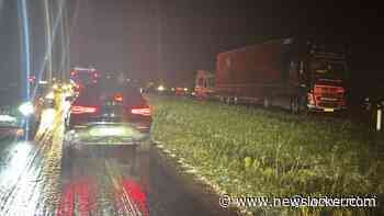 10 kilometer duurt 2 uur door sneeuw: 'Motoren zijn verlaten, mensen lopen over de weg'