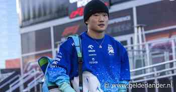 F1-coureur Yuki Tsunoda in 'pyjama' urenlang ondervraagd door douane VS: ‘Vreesde dat ze me zouden terugsturen’
