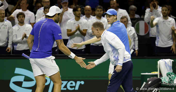 Coppa Davis, Jannik Sinner trascina l’Italia in semifinale. Con Berrettini battono l’Argentina e rimediano allo scivolone di Musetti