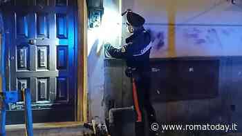 Brucia il citofono della ex moglie: condomini lo filmano e lo fanno arrestare