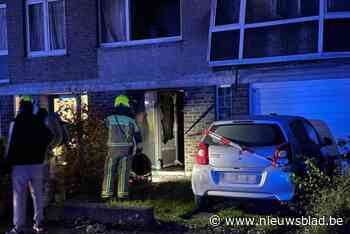 Explosie in Deurne vernielt voordeur en raam op eerste verdieping, politie start onderzoek