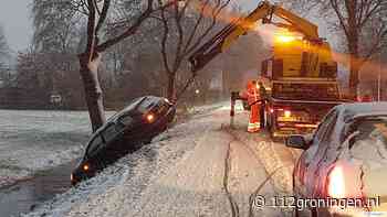 Gladheid: Auto glijdt sloot in bij Zuidwolde