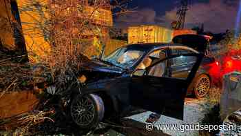 Auto crasht op Nieuwe Gouwe O.Z.