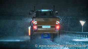 Streufahrzeug gerät auf Gegenfahrbahn und prallt gegen Mercedes