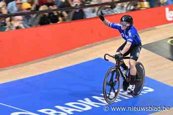 Sprinters aan zet in het Vlaams Wielercentrum Eddy Merckx