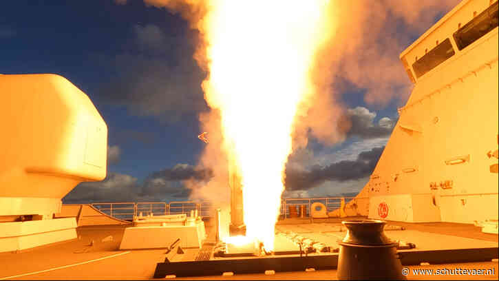 Marineschip De Ruyter schiet raketten voor Schotse kust af (Video)