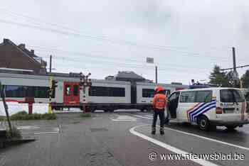Politie betrapt 24 spoorlopers, en ook twee fietsers en een automobilist negeerden de slagbomen
