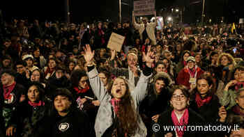 Il corteo di Non una di meno a Roma: la "marea transfemminista" sfila nelle strade della Capitale