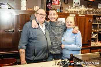 Sam Gooris gaat voor laatste keer pinten drinken in stamcafé, dat sluit na 125 jaar: “Waar moeten we nu naartoe?”