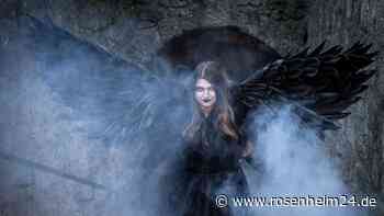 Rauhnächte in Waldkraiburg: Wie die Rauhnachtfürsten mit Perchten und Hexen Tradition bewahren