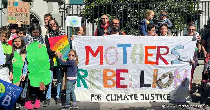 Mothers Rebellion, l’attivismo delle mamme “in cerchio” con i figli per chiedere giustizia climatica. A Milano il 23 novembre