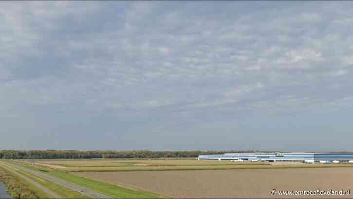 Almere - Mogelijk nieuw distributiecentrum met een oppervlakte van tien voetbalvelden in Almere
