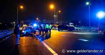 Politie rukt uit voor vrouw die op A15 loopt, twee minuten later wordt ze aangereden