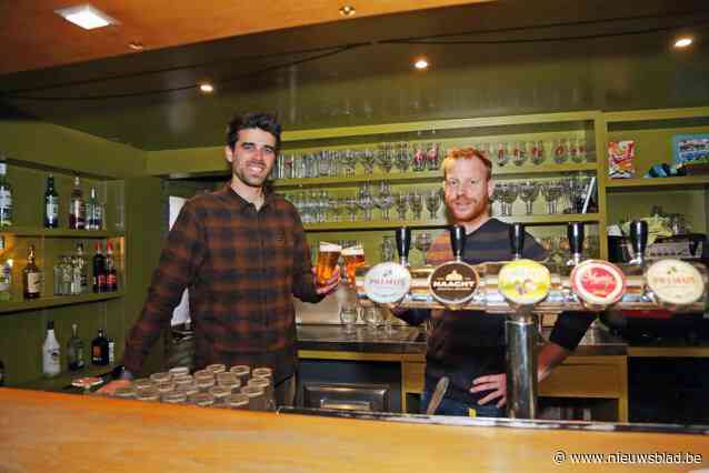 Jef De Schepper is de nieuwe uitbater van café Zoeten Inval: “Tot mijn zes jaar woonde ik al in dit café”