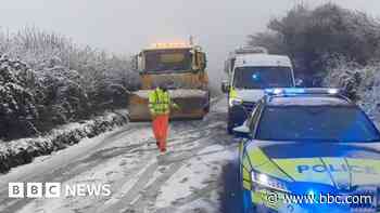 Schools and roads close as snowfall arrives