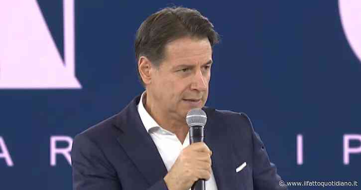 Conte apre la Costituente M5s. Contestatori in platea con la maglia di Grillo. Lui: “Movimento è aperto, anche a chi la pensa diversamente”