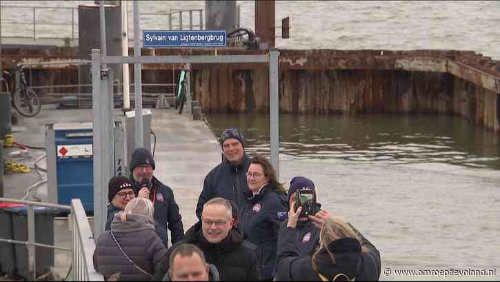 Lelystad - Nieuwe locatie KNRM geopend, oud-schipper in zonnetje gezet