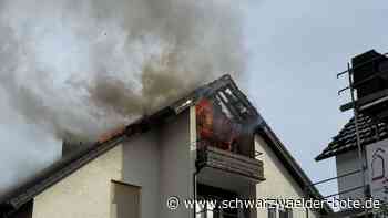 Einsatz in Bad Herrenalb: Messie-Wohnung steht in Flammen - ein Mensch stirbt