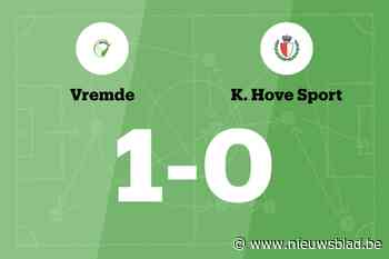 N. Van Domburg leidt Vremde langs Hove