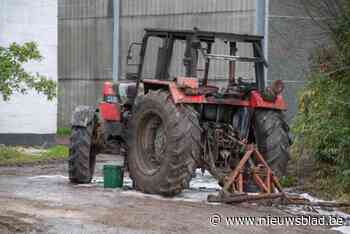 Landbouwer kan tractor nog naar buiten rijden wanneer die vuur vat in schuur